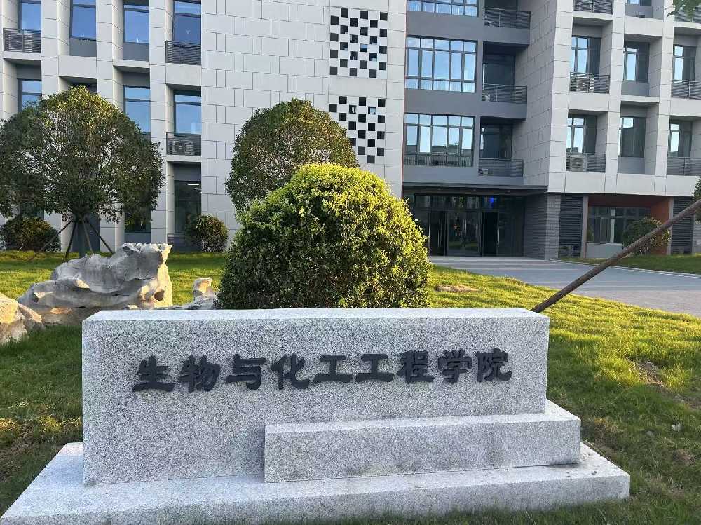 平顶山市扬州职业大学体育场高杆灯项目